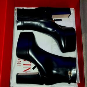 Valentino Garavani Platform Boots Size 8